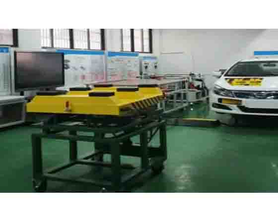 實踐操作中心:新能源汽車實訓室